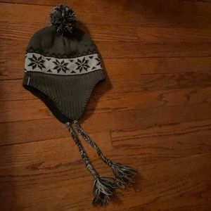 Seirus winter hat with pompom and long tassels!